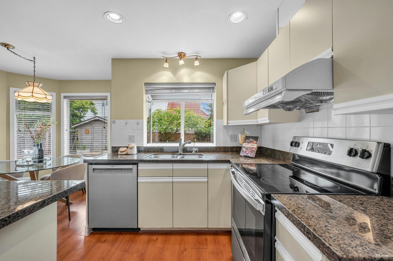 1830 Walnut Crescent - Central Coquitlam Single Family Residence for Sale, 5 Bedrooms (R3048029) #16