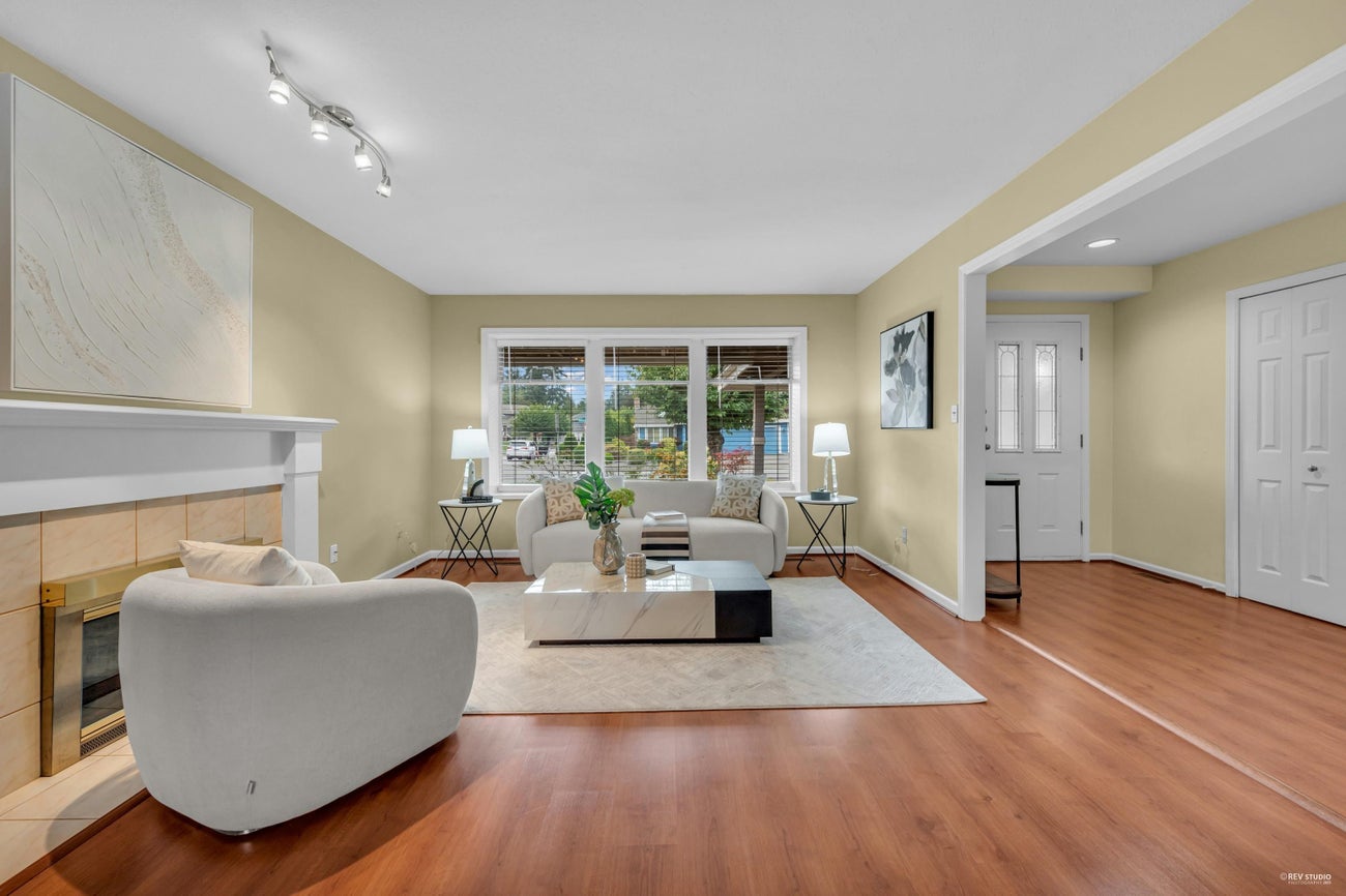 1830 Walnut Crescent - Central Coquitlam Single Family Residence for Sale, 5 Bedrooms (R3048029)# - 5