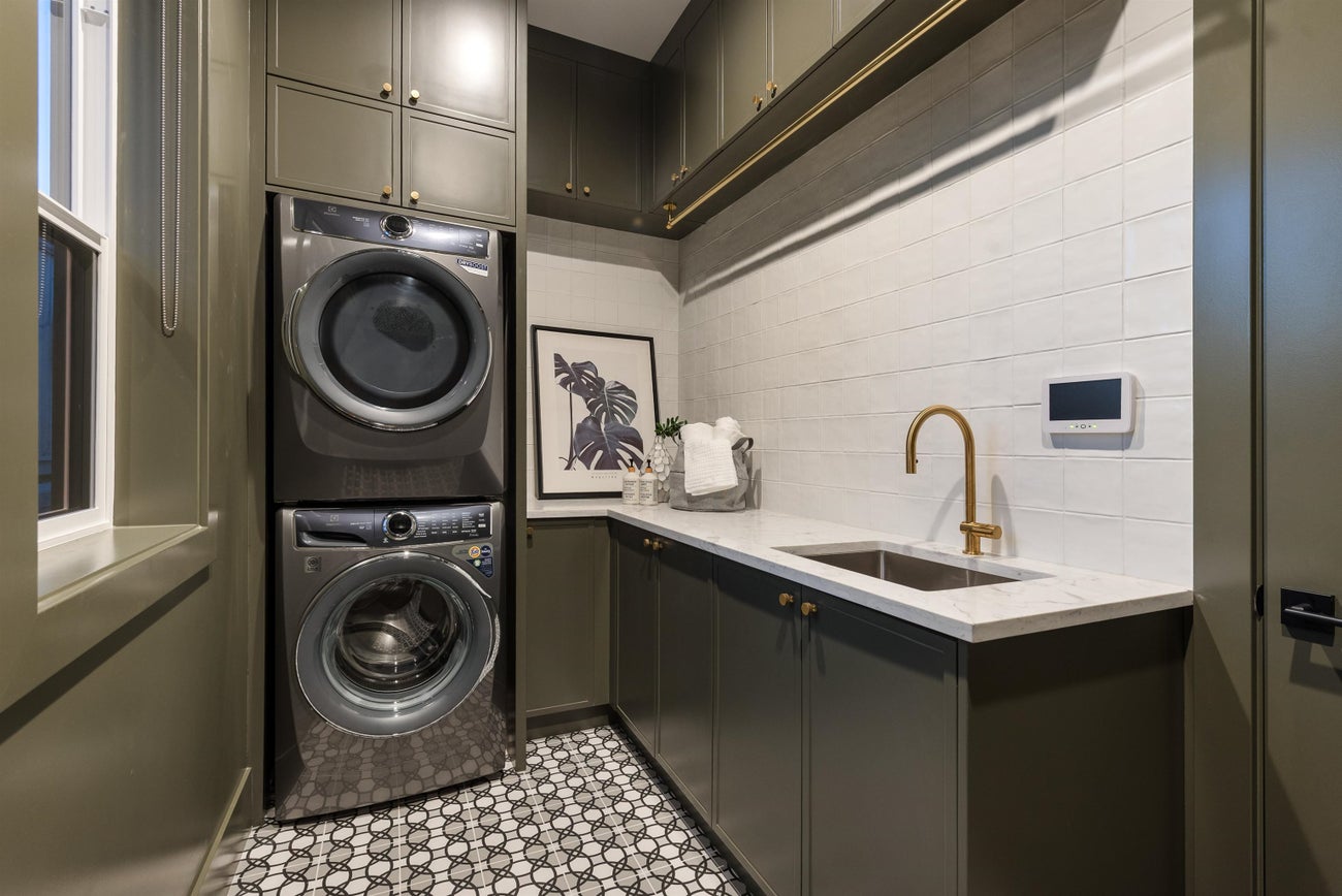 2141 Palliser Avenue - Central Coquitlam Single Family Residence for Sale, 7 Bedrooms (R3049409)# - 15