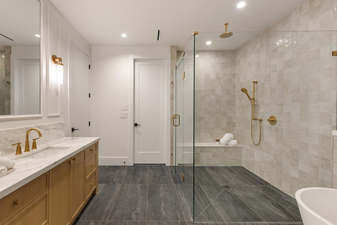 2141 Palliser Avenue - Central Coquitlam Single Family Residence for Sale, 7 Bedrooms (R3049409)# - 22