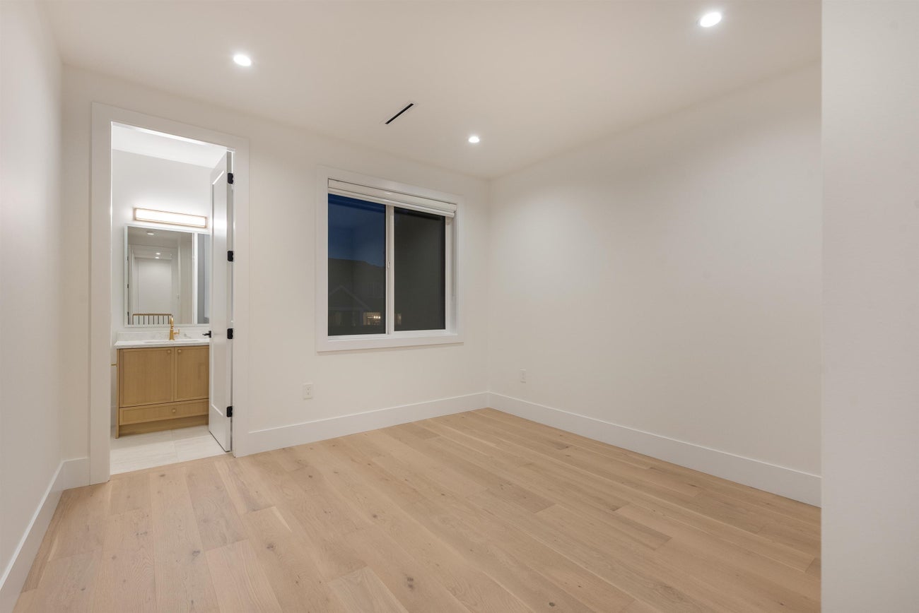 2141 Palliser Avenue - Central Coquitlam Single Family Residence for Sale, 7 Bedrooms (R3049409)# - 24