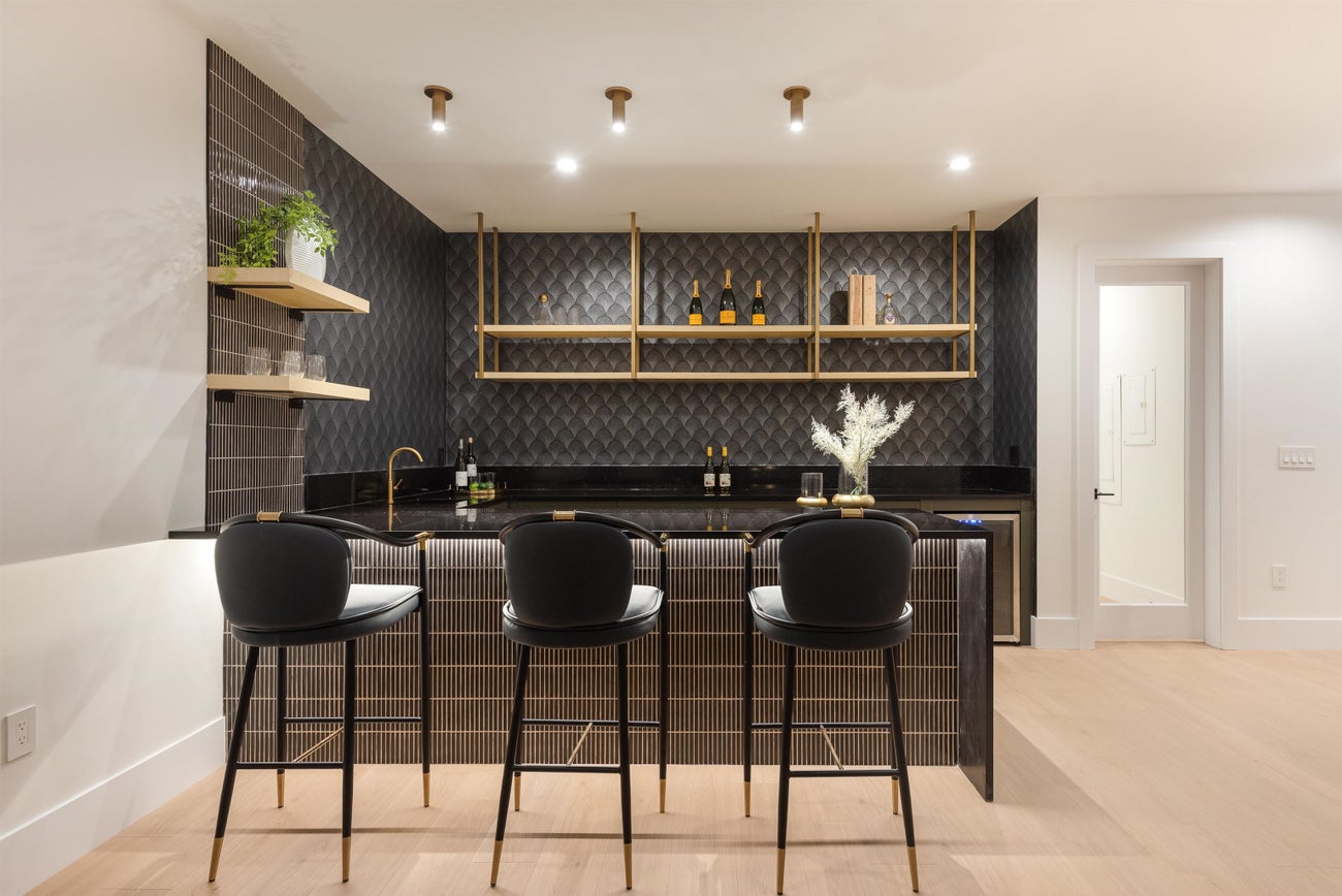 2141 Palliser Avenue - Central Coquitlam Single Family Residence for Sale, 7 Bedrooms (R3049409)# - 28