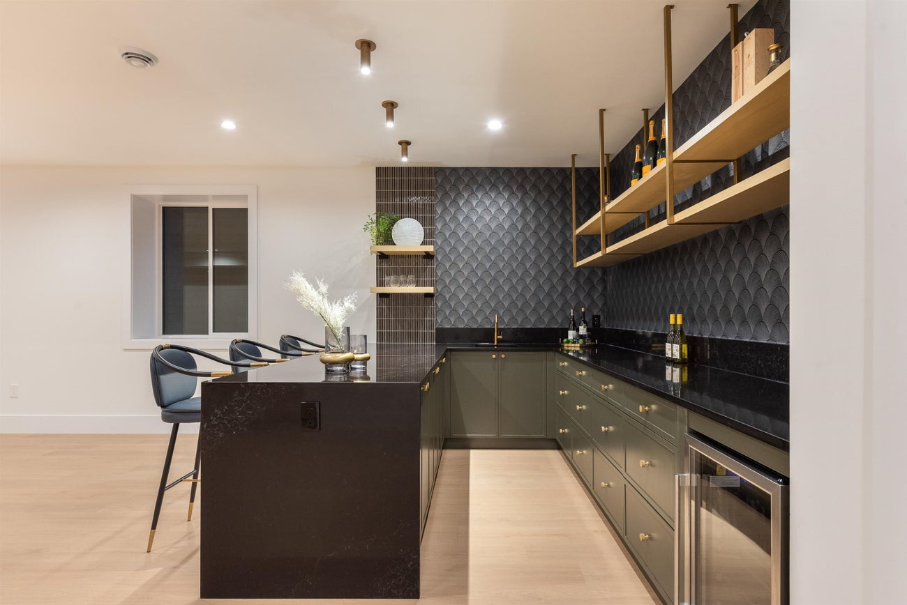 2141 Palliser Avenue - Central Coquitlam Single Family Residence for Sale, 7 Bedrooms (R3049409)# - 29