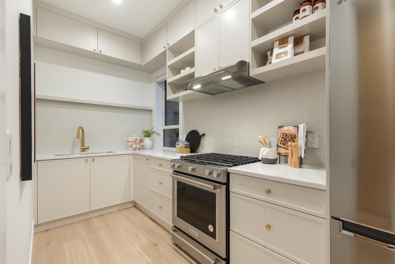 2141 Palliser Avenue - Central Coquitlam Single Family Residence for Sale, 7 Bedrooms (R3049409)# - 6