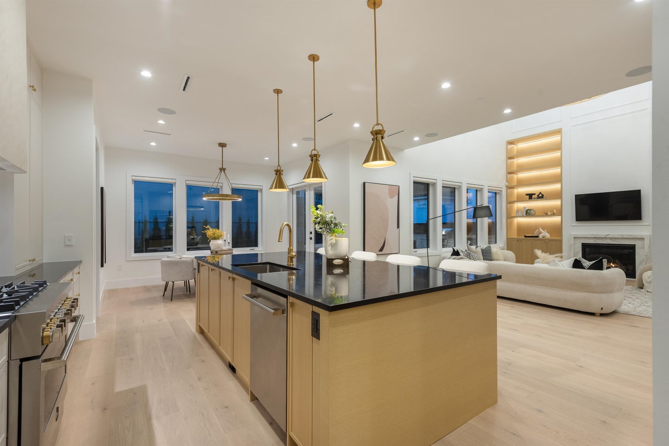 2141 Palliser Avenue - Central Coquitlam Single Family Residence for Sale, 7 Bedrooms (R3049409)# - 7