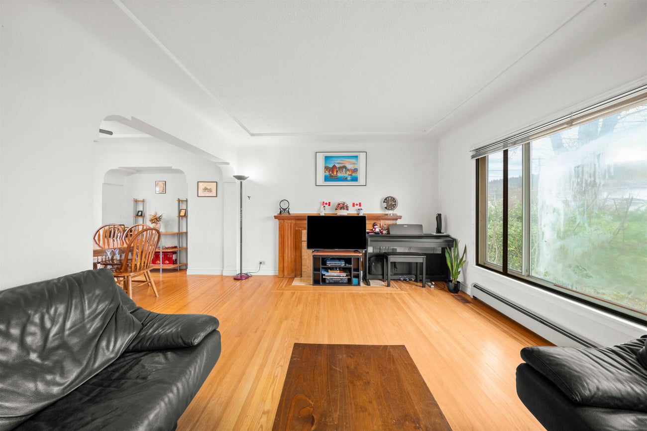 1371 Duthie Avenue - Sperling-Duthie Single Family Residence for Sale, 4 Bedrooms (R3049644)# - 2