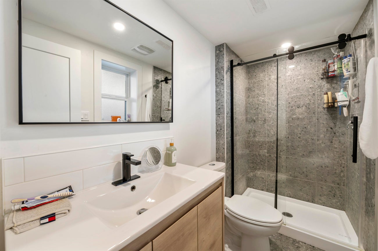 1419 Haversley Avenue - Central Coquitlam Single Family Residence for Sale, 5 Bedrooms (R3050530) #38