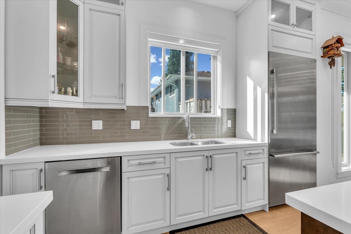 2268 Latimer Avenue - Central Coquitlam Single Family Residence for Sale, 7 Bedrooms (R3050699)# - 12