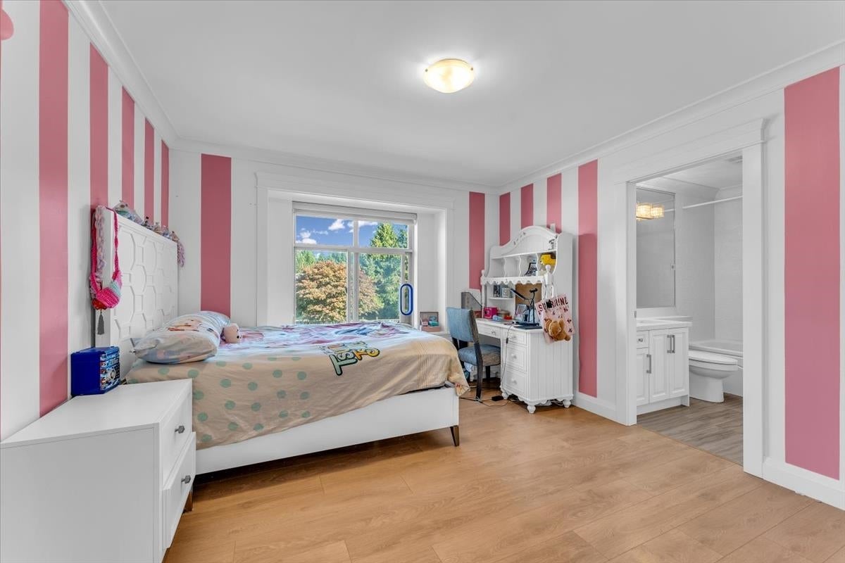 2268 Latimer Avenue - Central Coquitlam Single Family Residence for Sale, 7 Bedrooms (R3050699)# - 18