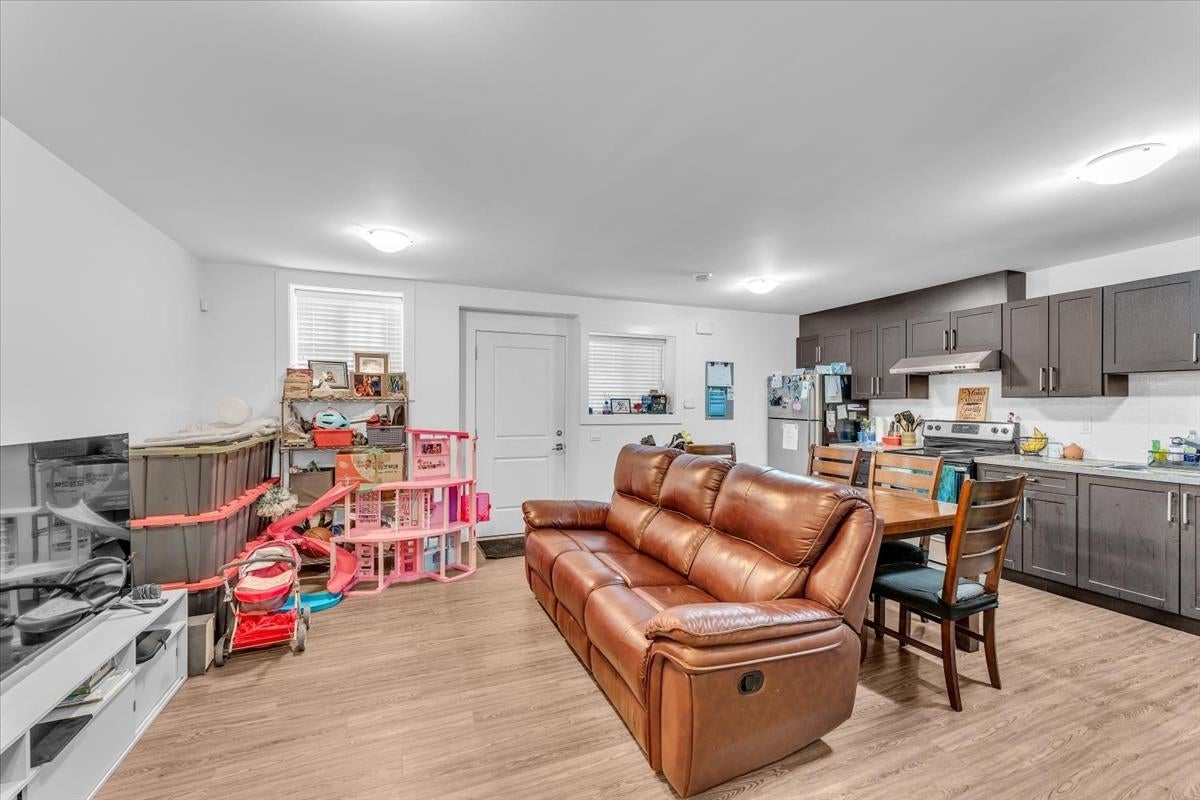 2268 Latimer Avenue - Central Coquitlam Single Family Residence for Sale, 7 Bedrooms (R3050699)# - 31