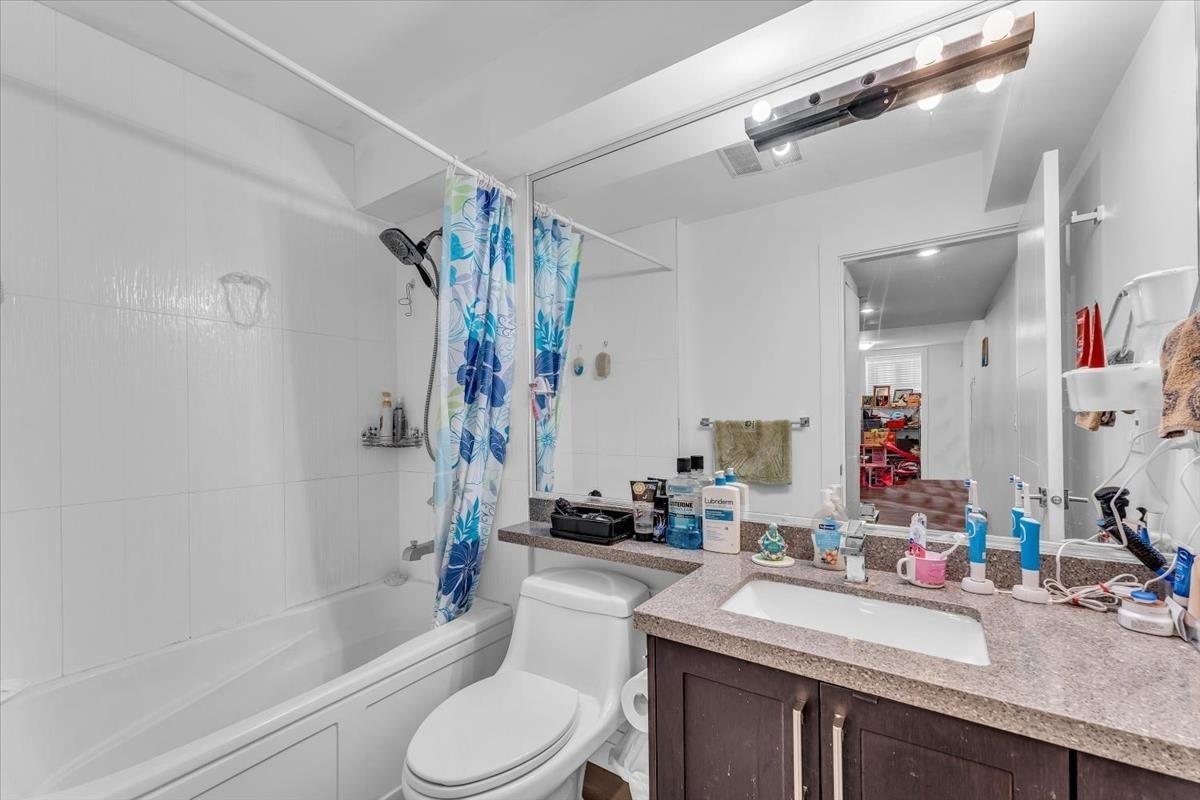 2268 Latimer Avenue - Central Coquitlam Single Family Residence for Sale, 7 Bedrooms (R3050699)# - 34