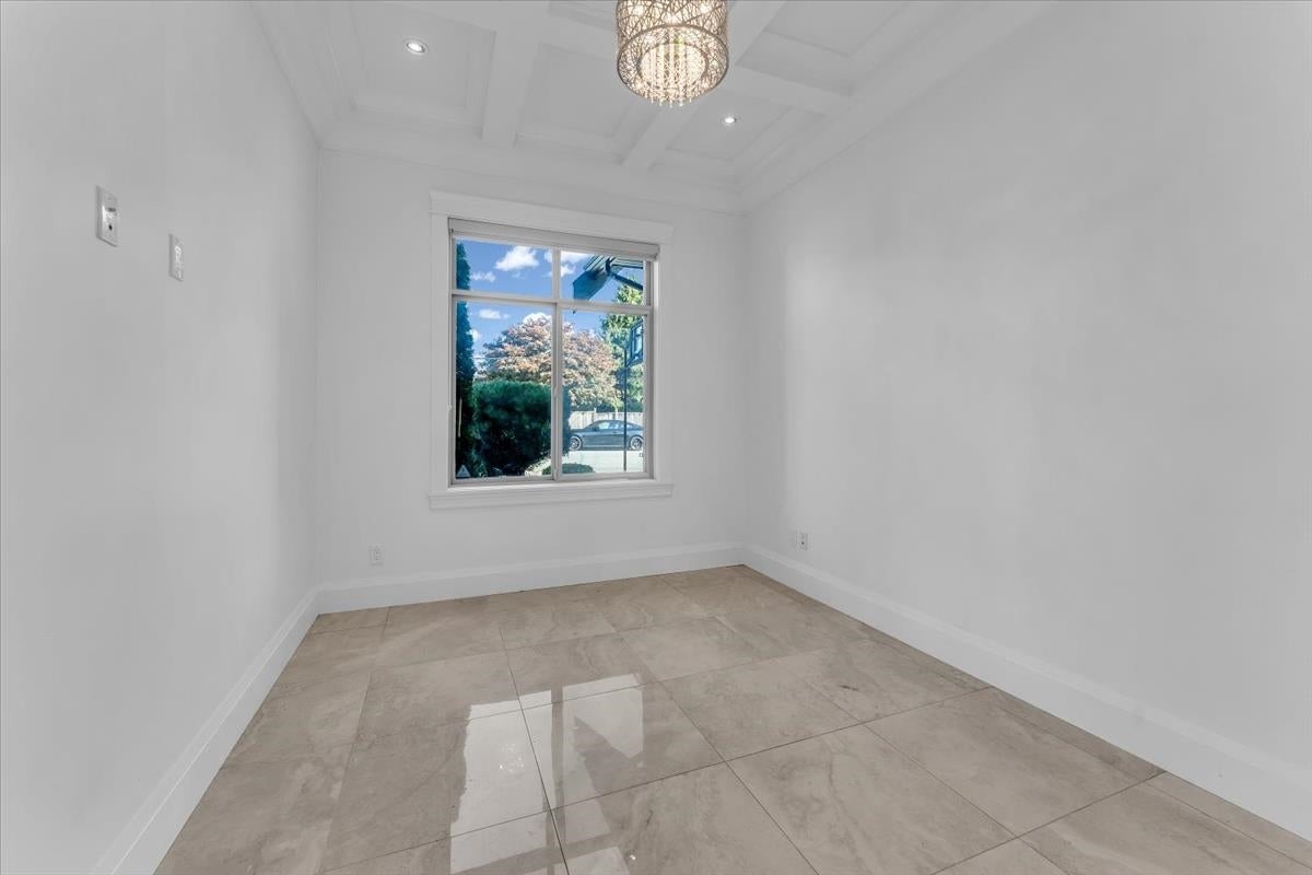 2268 Latimer Avenue - Central Coquitlam Single Family Residence for Sale, 7 Bedrooms (R3050699)# - 6