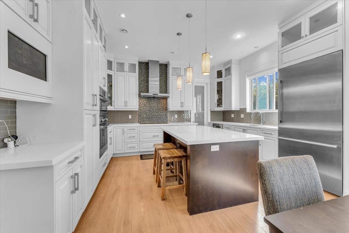 2268 Latimer Avenue - Central Coquitlam Single Family Residence for Sale, 7 Bedrooms (R3050699)# - 7