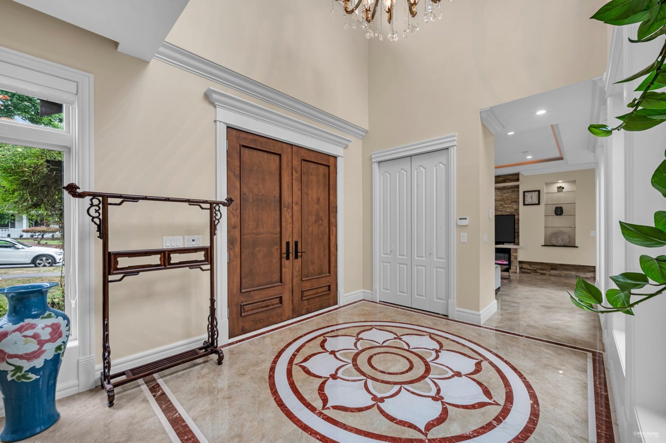 3601 Lynndale Crescent - Government Road Single Family Residence for Sale, 9 Bedrooms (R3051116)# - 3