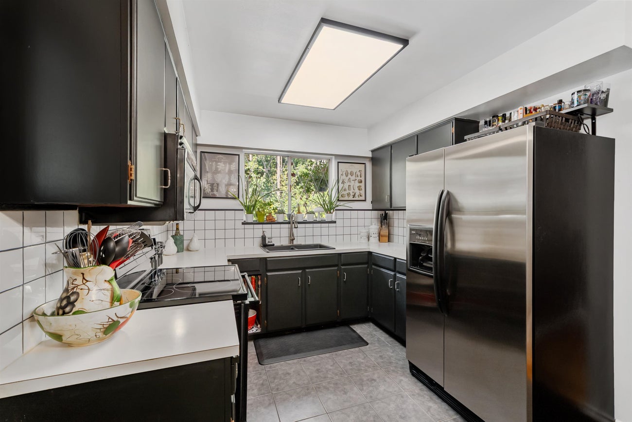 2560 Haversley Avenue - Coquitlam East Single Family Residence for Sale, 4 Bedrooms (R3051661)# - 12