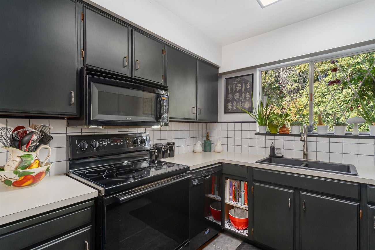 2560 Haversley Avenue - Coquitlam East Single Family Residence for Sale, 4 Bedrooms (R3051661)# - 13