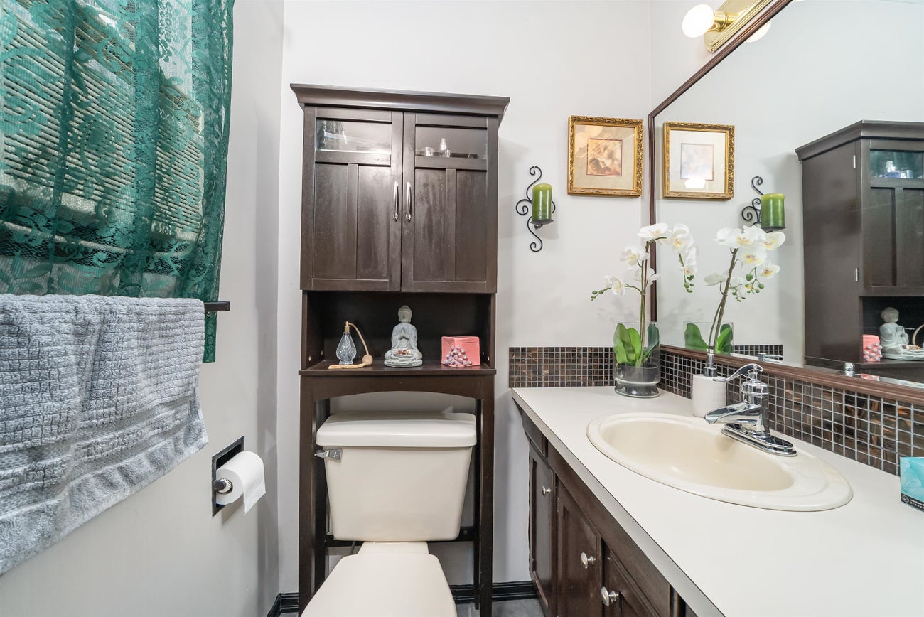 2560 Haversley Avenue - Coquitlam East Single Family Residence for Sale, 4 Bedrooms (R3051661)# - 16