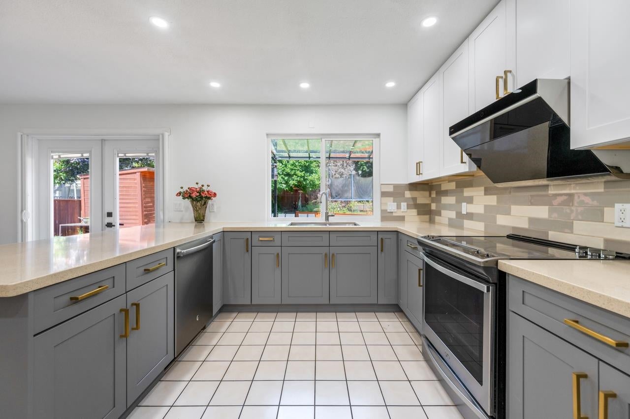 2507 Ashurst Avenue - Coquitlam East Single Family Residence for Sale, 7 Bedrooms (R3052279)# - 11