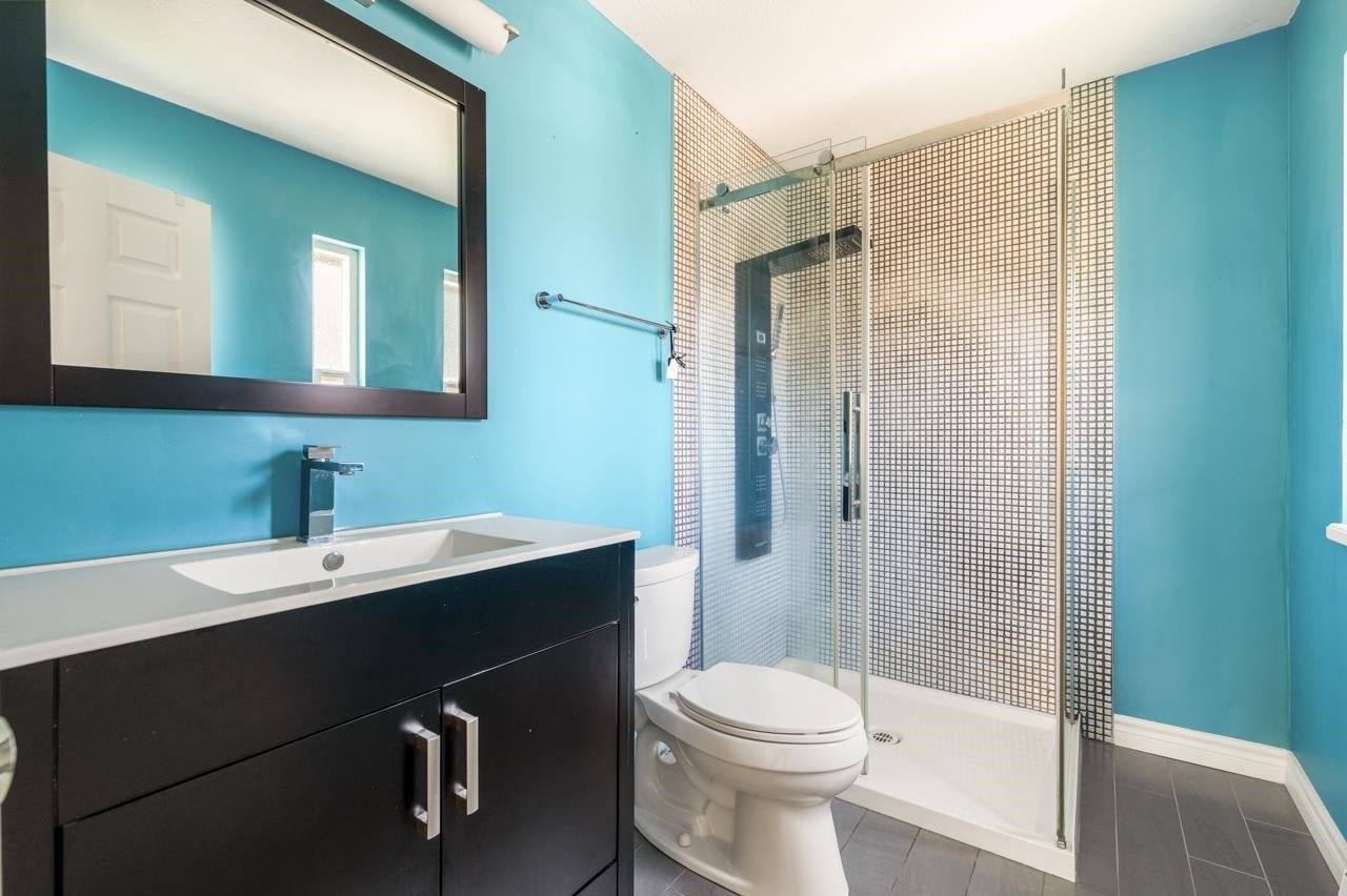 2507 Ashurst Avenue - Coquitlam East Single Family Residence for Sale, 7 Bedrooms (R3052279)# - 25