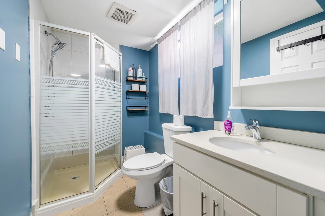 2507 Ashurst Avenue - Coquitlam East Single Family Residence for Sale, 7 Bedrooms (R3052279)# - 37