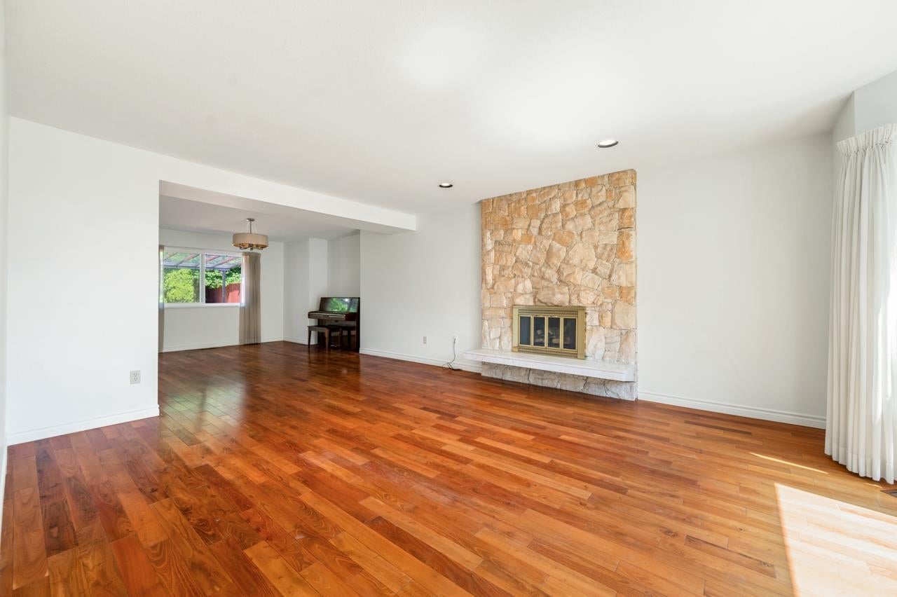 2507 Ashurst Avenue - Coquitlam East Single Family Residence for Sale, 7 Bedrooms (R3052279)# - 7