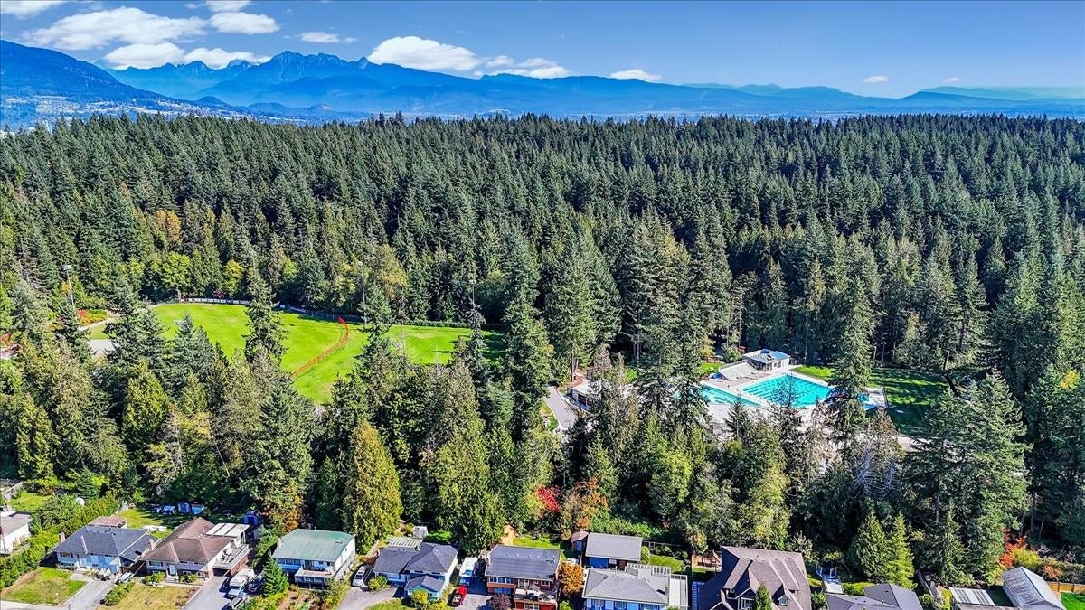 676 Firdale Street - Central Coquitlam Single Family Residence for Sale, 4 Bedrooms (R3052358) #3