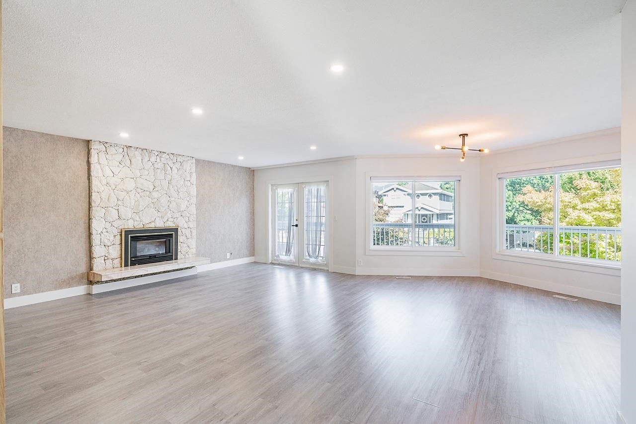 4346 Dundas Street - Vancouver Heights Single Family Residence for Sale, 6 Bedrooms (R3053112)# - 6