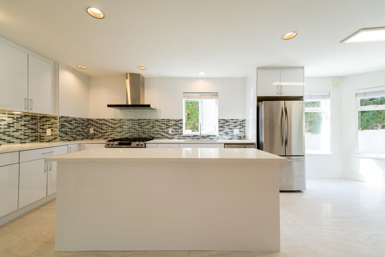 2276 Sicamous Avenue - Coquitlam East Single Family Residence for Sale, 7 Bedrooms (R3053202)# - 12