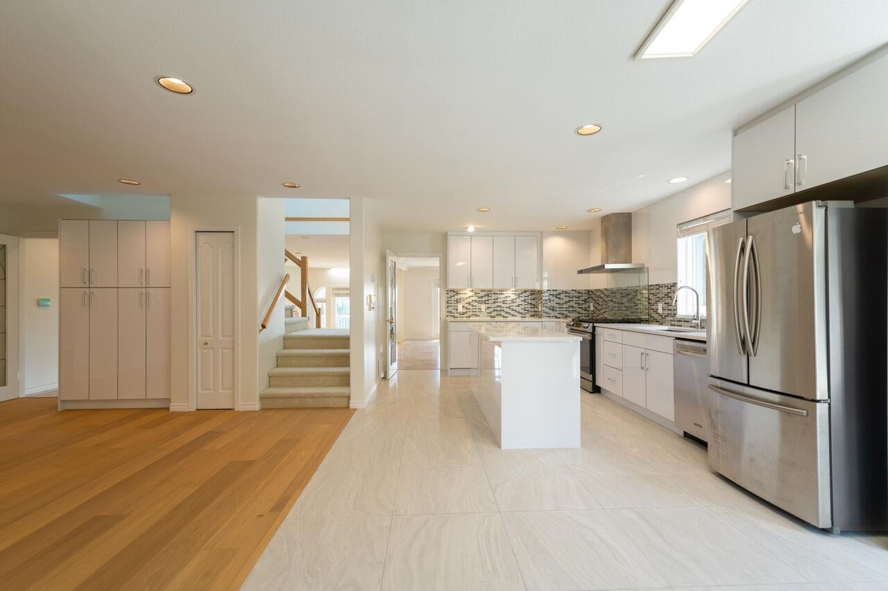 2276 Sicamous Avenue - Coquitlam East Single Family Residence for Sale, 7 Bedrooms (R3053202)# - 13