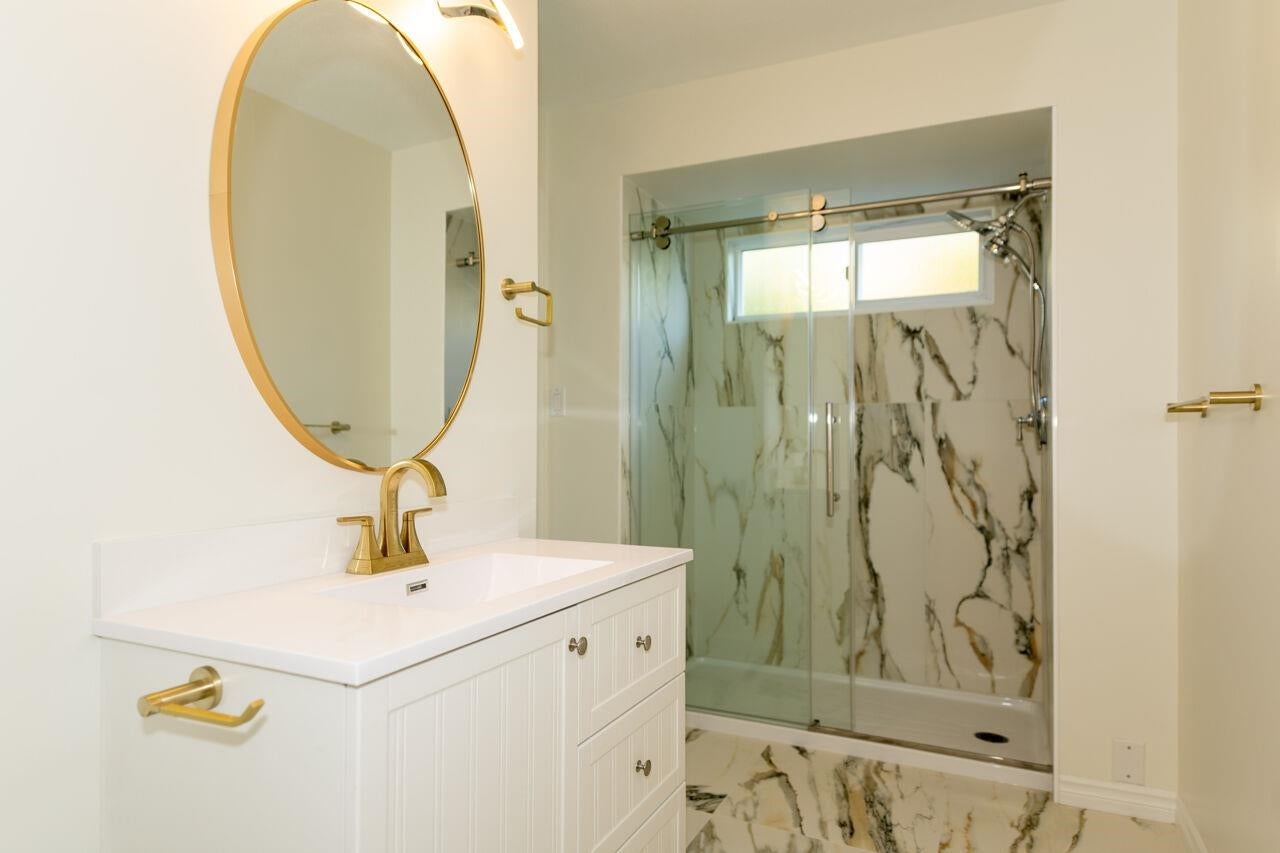 2276 Sicamous Avenue - Coquitlam East Single Family Residence for Sale, 7 Bedrooms (R3053202)# - 34