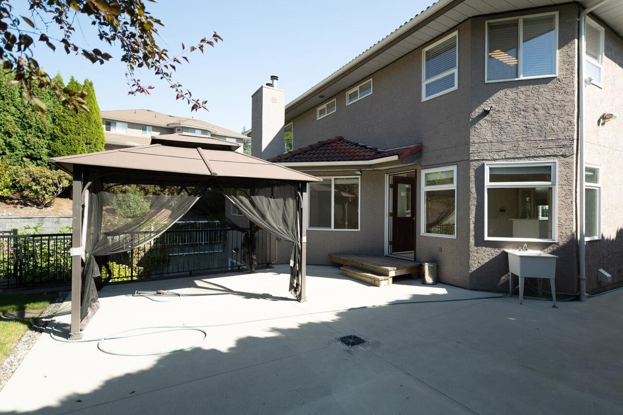 2276 Sicamous Avenue - Coquitlam East Single Family Residence for Sale, 7 Bedrooms (R3053202)# - 35