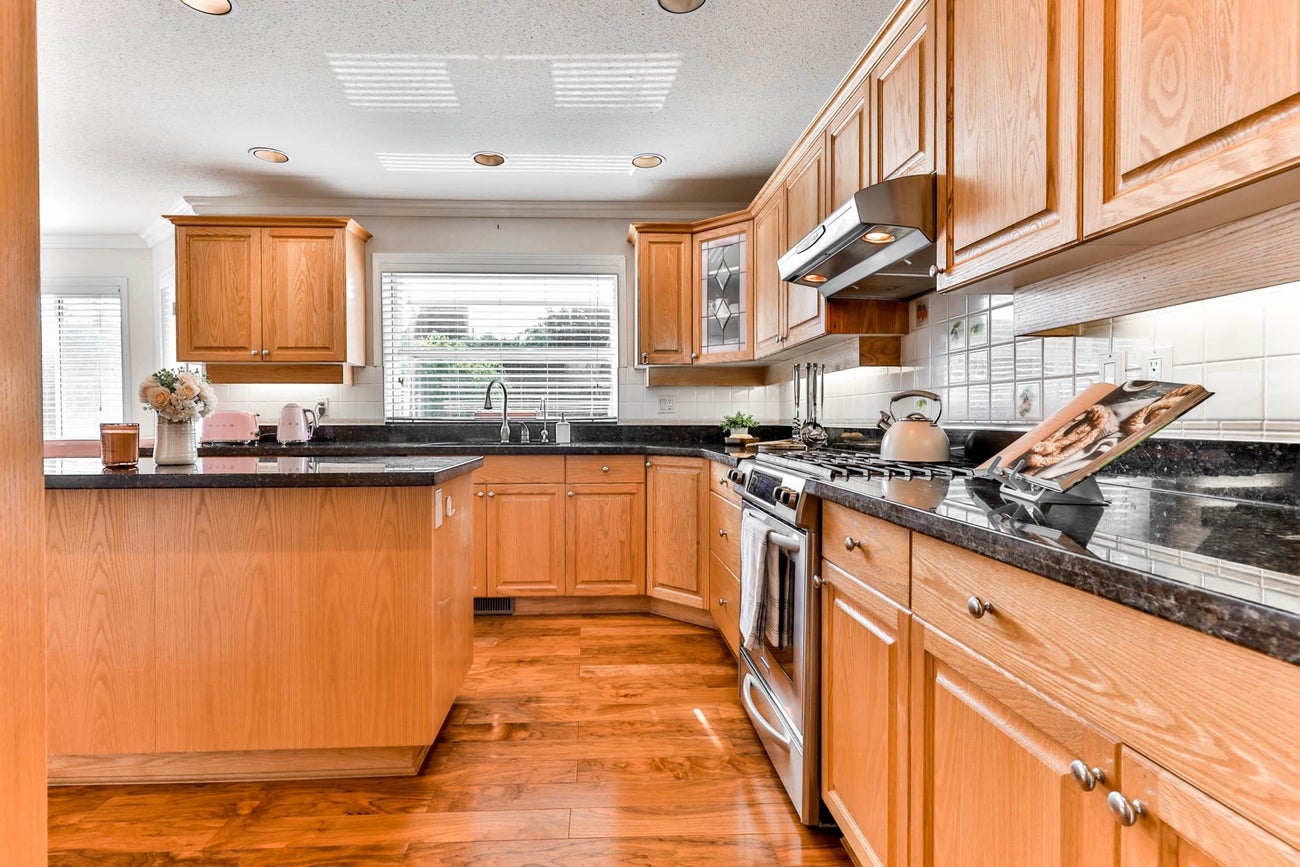 1831 Walnut Crescent - Central Coquitlam Single Family Residence for Sale, 5 Bedrooms (R3053687)# - 14