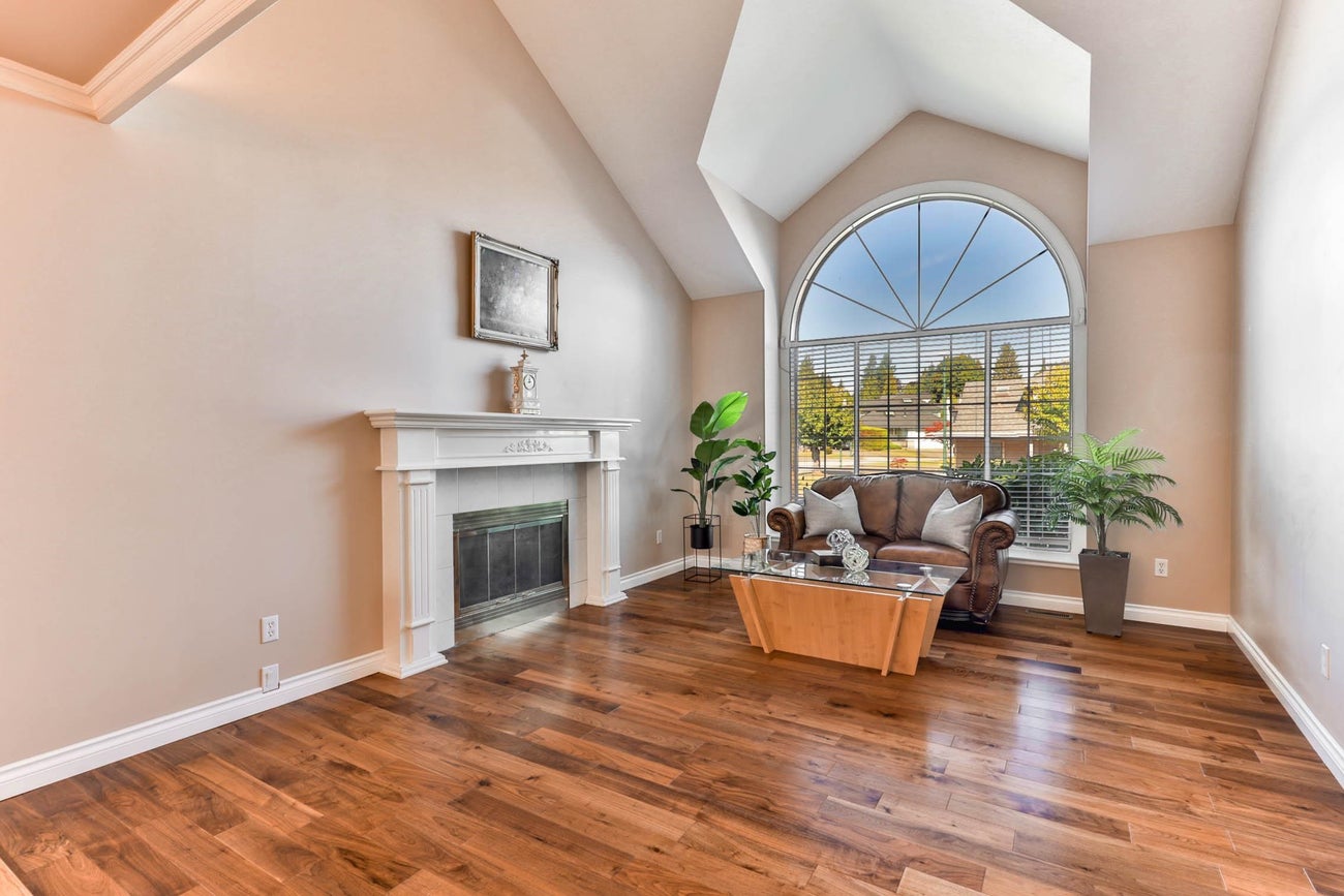 1831 Walnut Crescent - Central Coquitlam Single Family Residence for Sale, 5 Bedrooms (R3053687)# - 4
