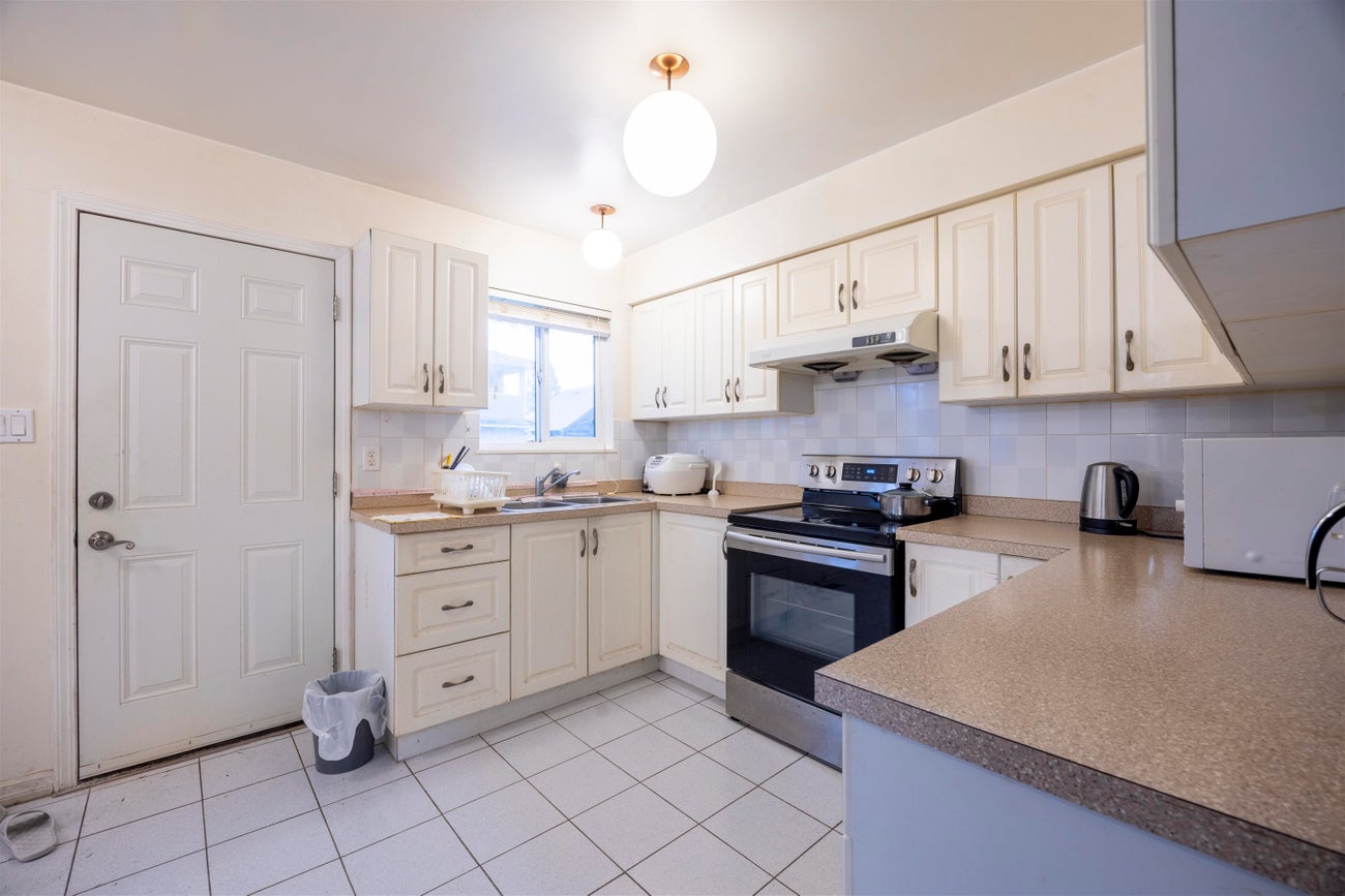 675 Duncan Avenue - Sperling-Duthie Single Family Residence for Sale, 5 Bedrooms (R3054105)# - 11