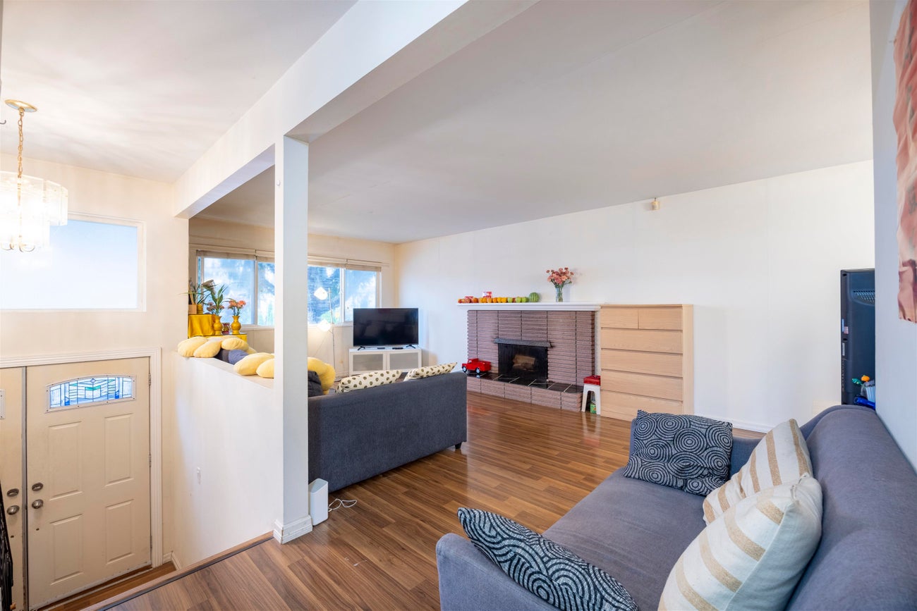 675 Duncan Avenue - Sperling-Duthie Single Family Residence for Sale, 5 Bedrooms (R3054105)# - 3