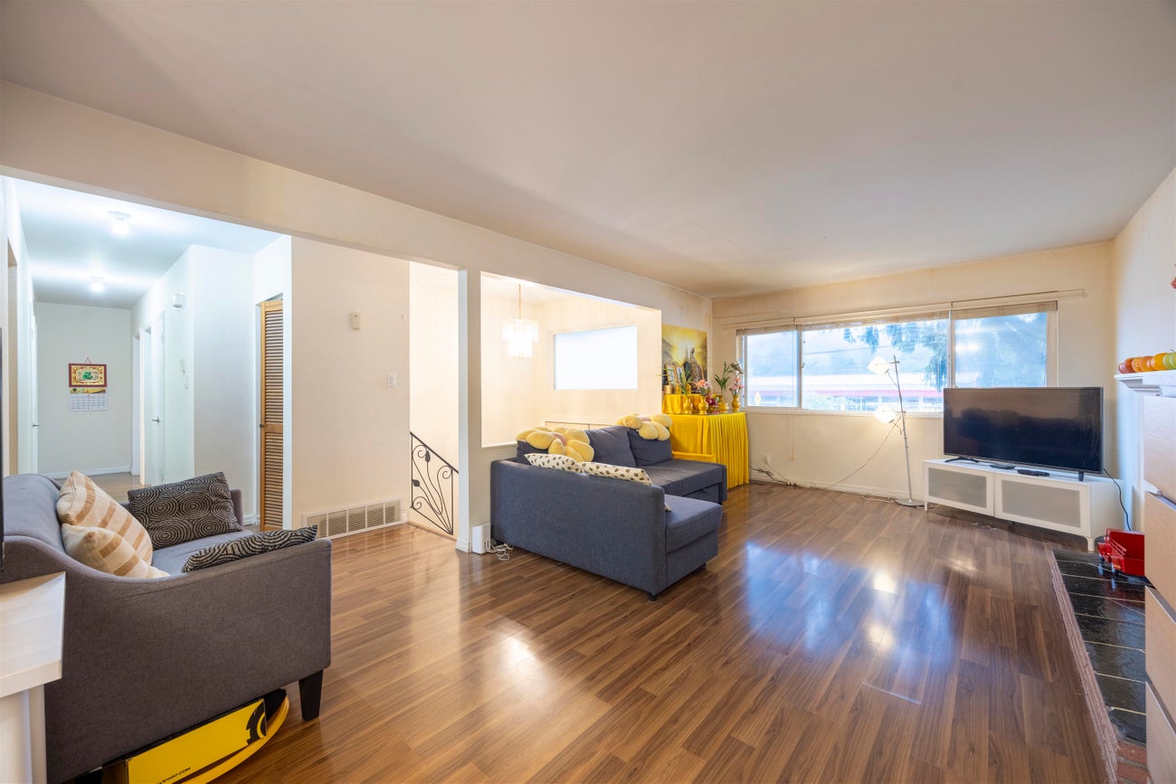 675 Duncan Avenue - Sperling-Duthie Single Family Residence for Sale, 5 Bedrooms (R3054105)# - 5