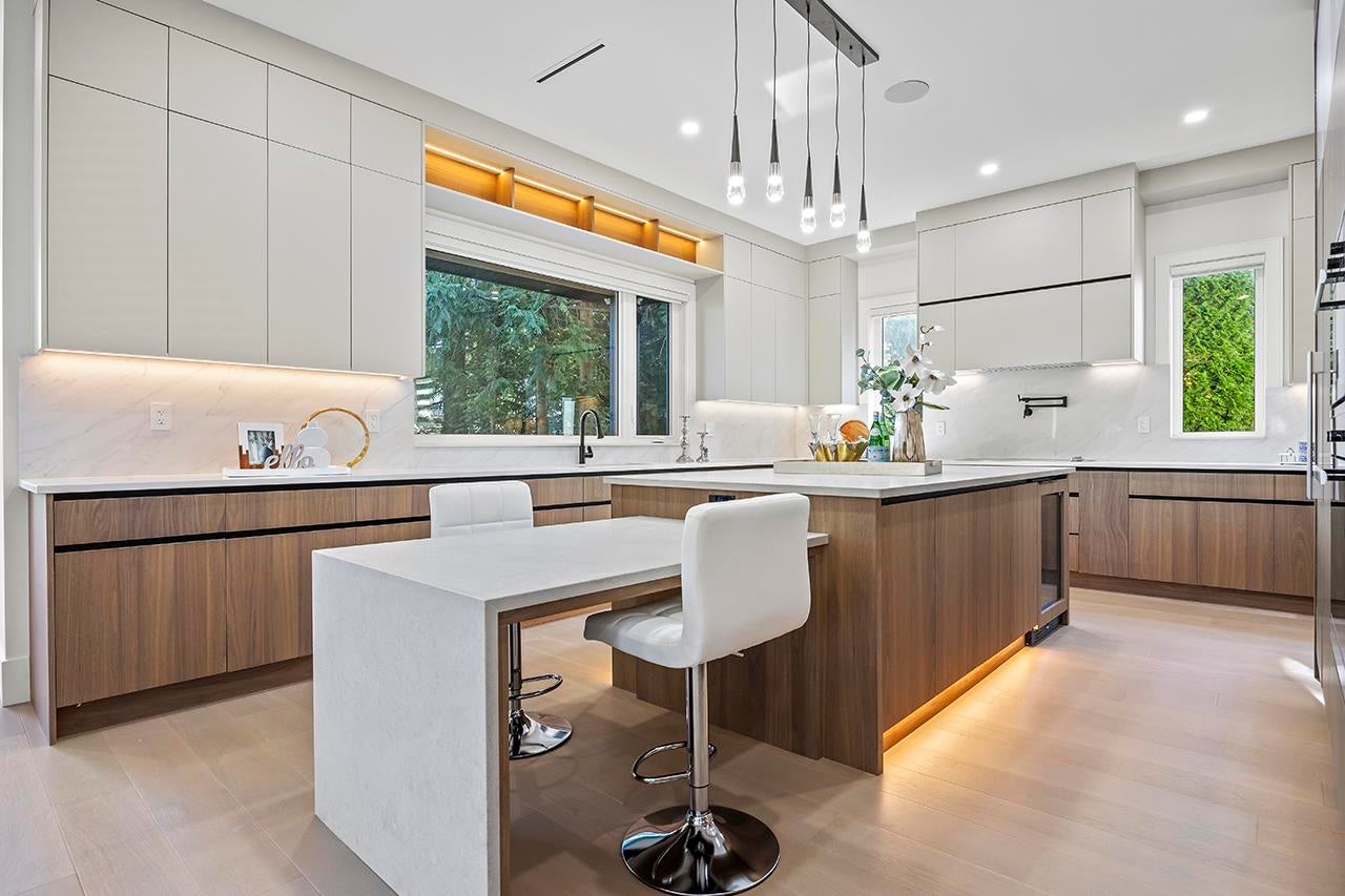 687 Folsom Street - Central Coquitlam Single Family Residence for Sale, 7 Bedrooms (R3054192) #10