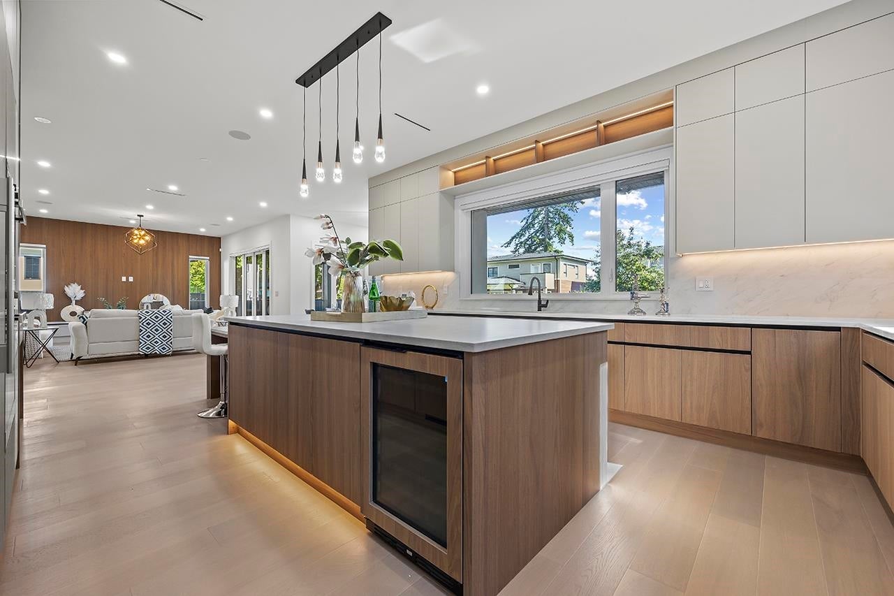 687 Folsom Street - Central Coquitlam Single Family Residence for Sale, 7 Bedrooms (R3054192) #11