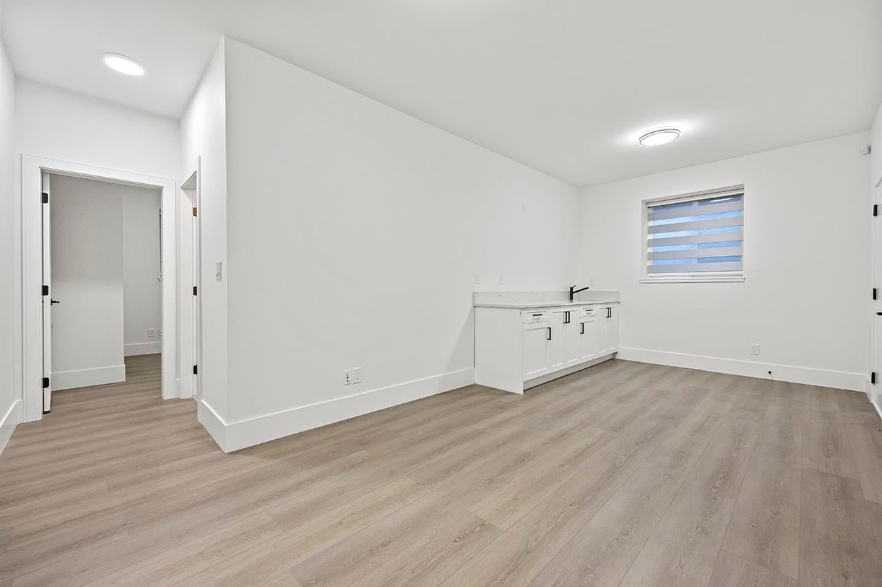 687 Folsom Street - Central Coquitlam Single Family Residence for Sale, 7 Bedrooms (R3054192) #32