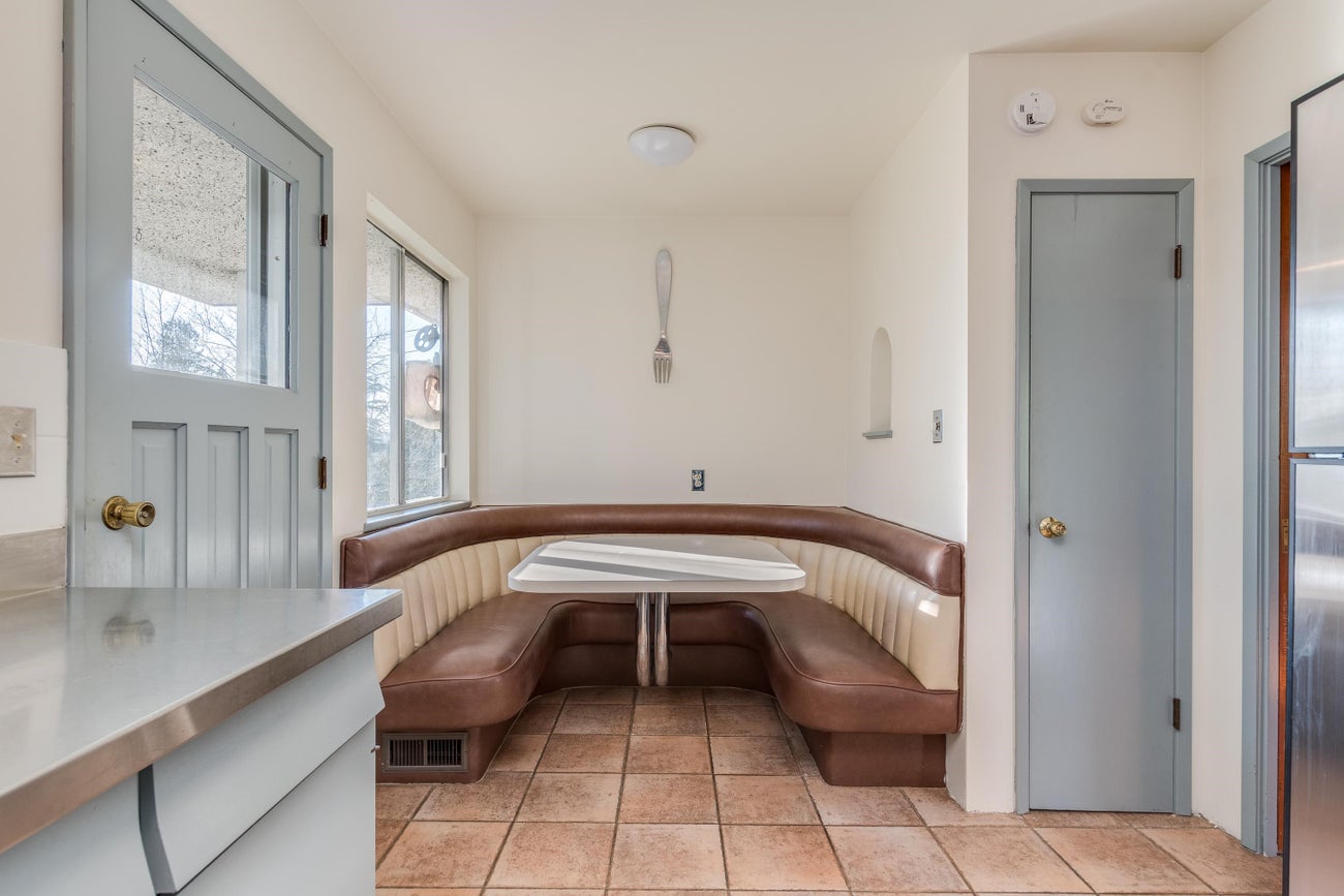 7046 Hillview Street - Government Road Single Family Residence for Sale, 4 Bedrooms (R3055269)# - 10