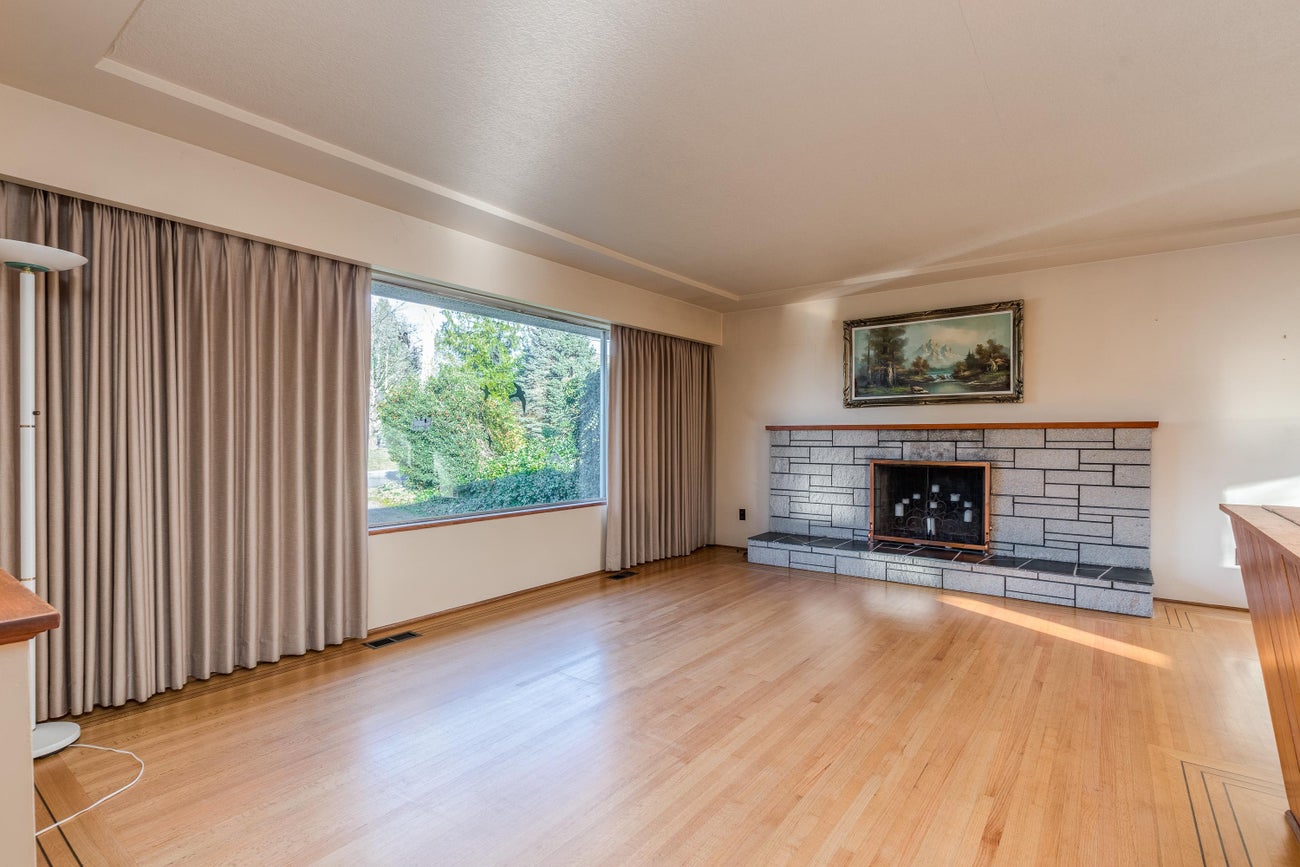 7046 Hillview Street - Government Road Single Family Residence for Sale, 4 Bedrooms (R3055269)# - 3