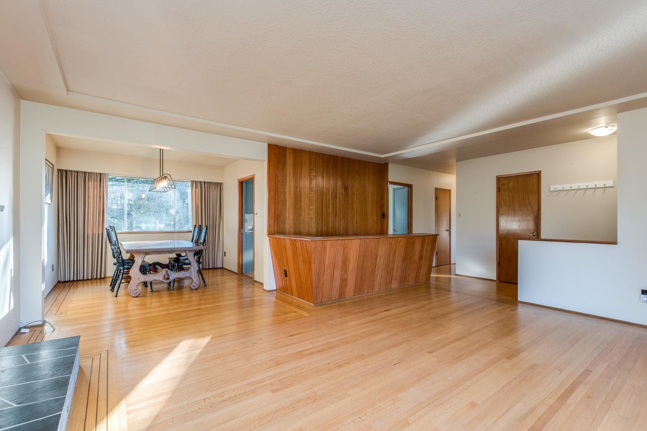 7046 Hillview Street - Government Road Single Family Residence for Sale, 4 Bedrooms (R3055269) #6