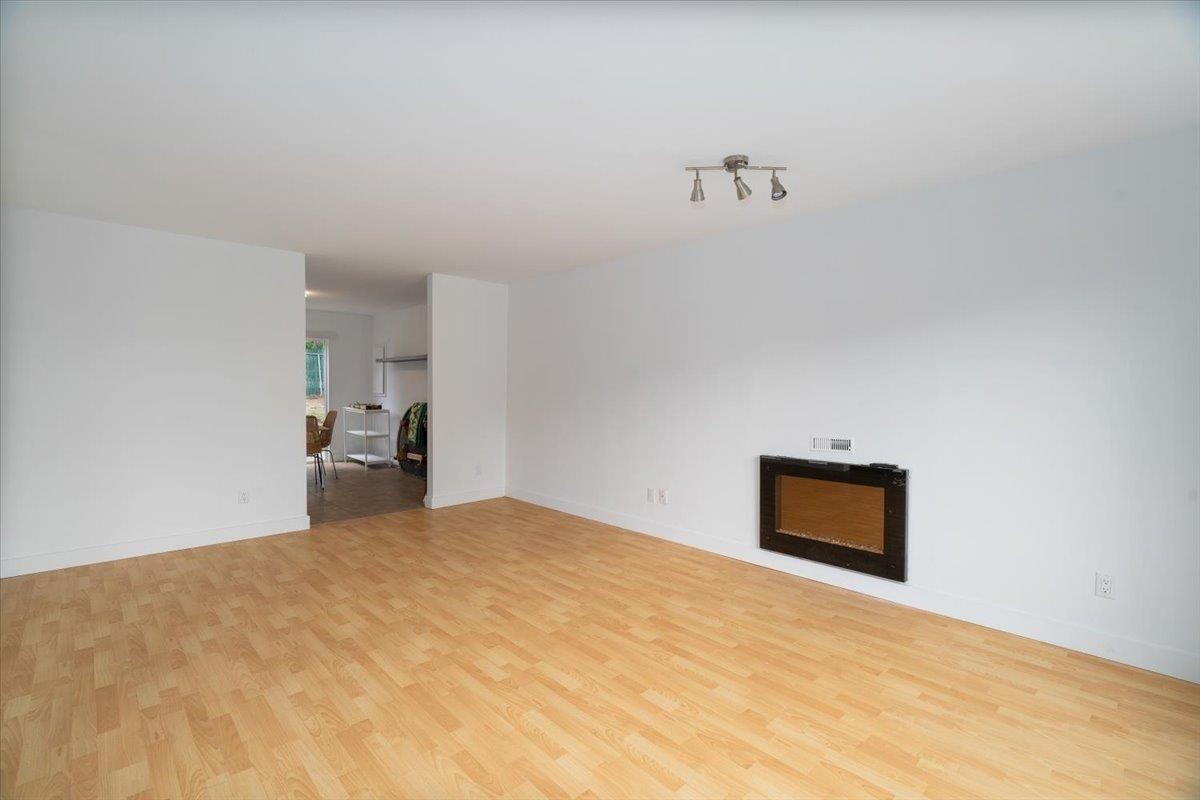 663-665 Harrison Avenue - Coquitlam West Single Family Residence for Sale, 7 Bedrooms (R3055622)# - 10