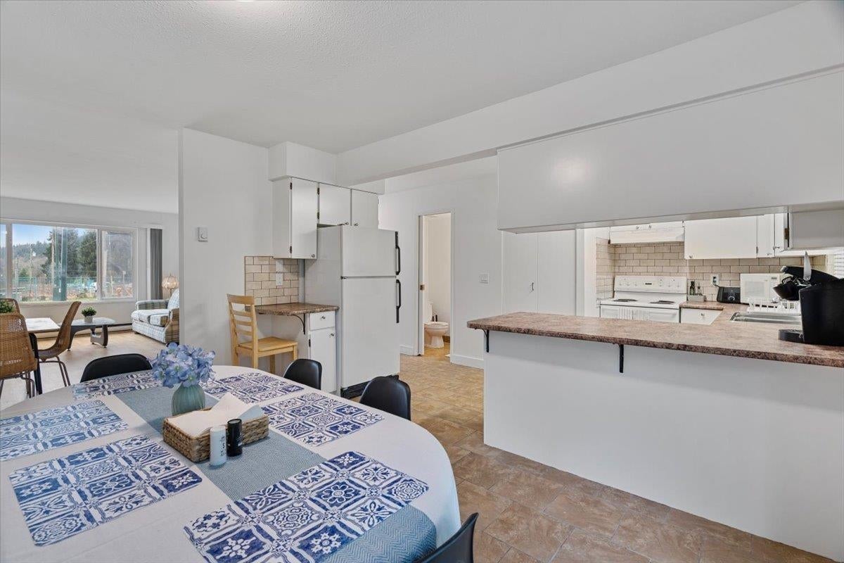 663-665 Harrison Avenue - Coquitlam West Single Family Residence for Sale, 7 Bedrooms (R3055622)# - 10