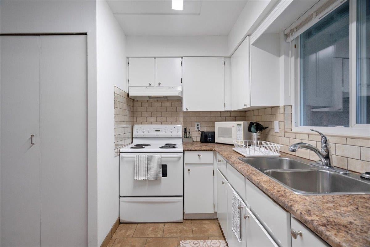 663-665 Harrison Avenue - Coquitlam West Single Family Residence for Sale, 7 Bedrooms (R3055622)# - 13