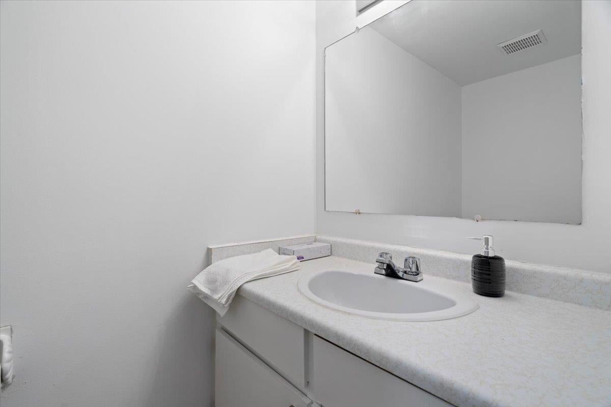 663-665 Harrison Avenue - Coquitlam West Single Family Residence for Sale, 7 Bedrooms (R3055622)# - 14