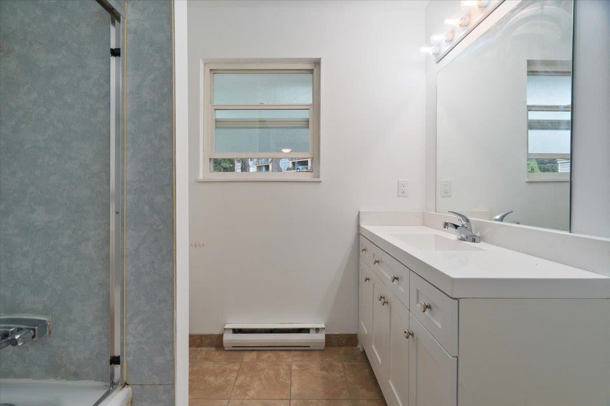 663-665 Harrison Avenue - Coquitlam West Single Family Residence for Sale, 7 Bedrooms (R3055622)# - 25