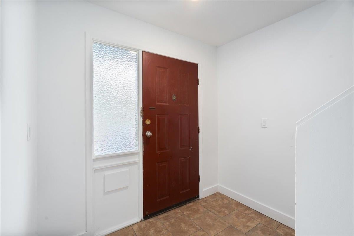 663-665 Harrison Avenue - Coquitlam West Single Family Residence for Sale, 7 Bedrooms (R3055622)# - 3