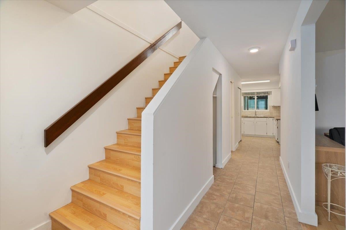 663-665 Harrison Avenue - Coquitlam West Single Family Residence for Sale, 7 Bedrooms (R3055622)# - 4