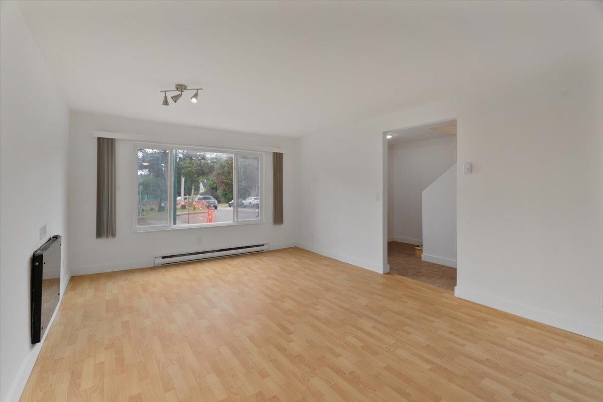 663-665 Harrison Avenue - Coquitlam West Single Family Residence for Sale, 7 Bedrooms (R3055622)# - 8